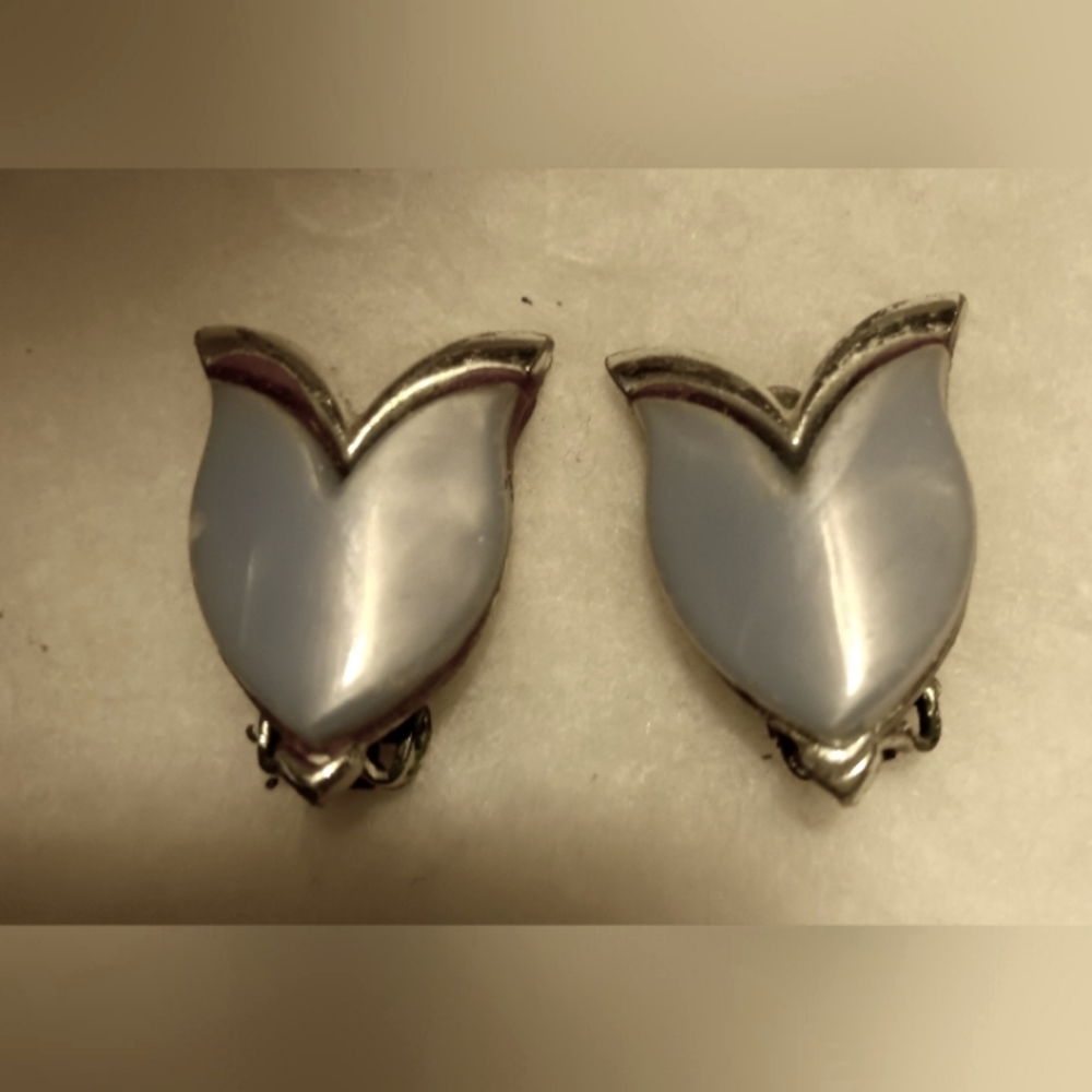 Vintage blue tulip clip on earrings